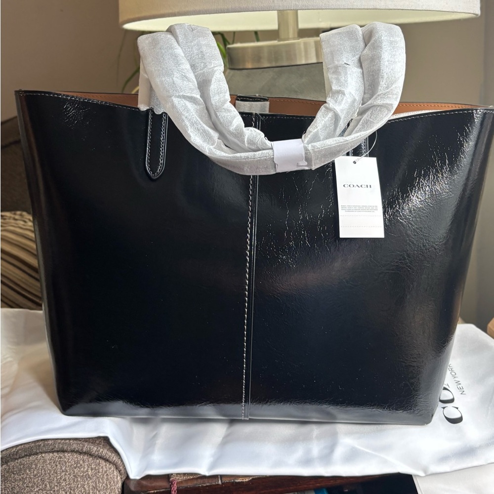 Authentic COACH 1941 patent Leather magnetic closure large Tote Bag - Picture 3 of 16